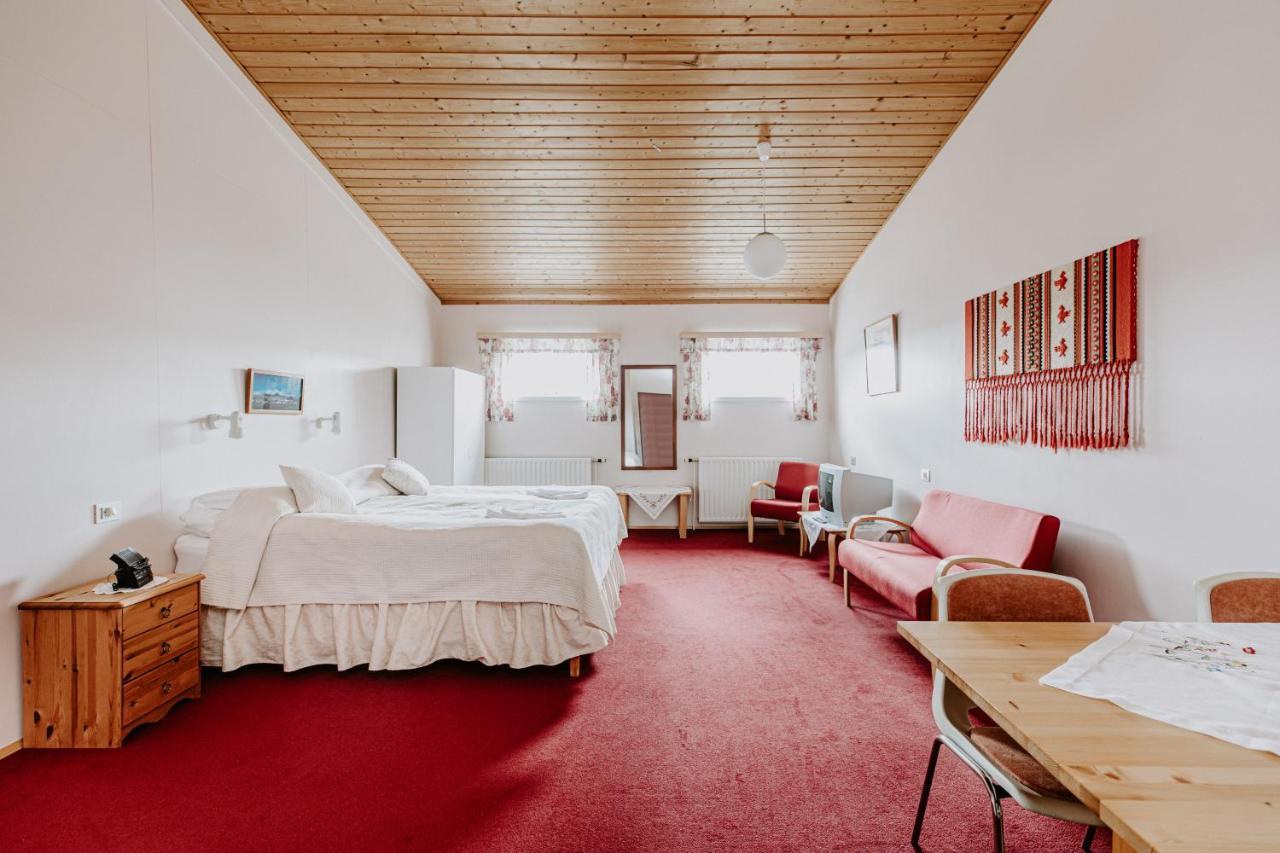 לאוגר Narfastadir Guesthouse מראה חיצוני תמונה